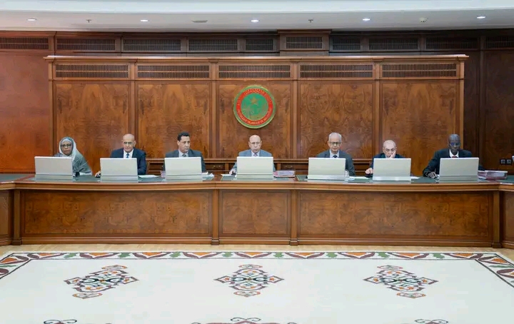مجلس الوزراء يجري تعيينات وتغييرات واسعة في الإدارة الإقليمية