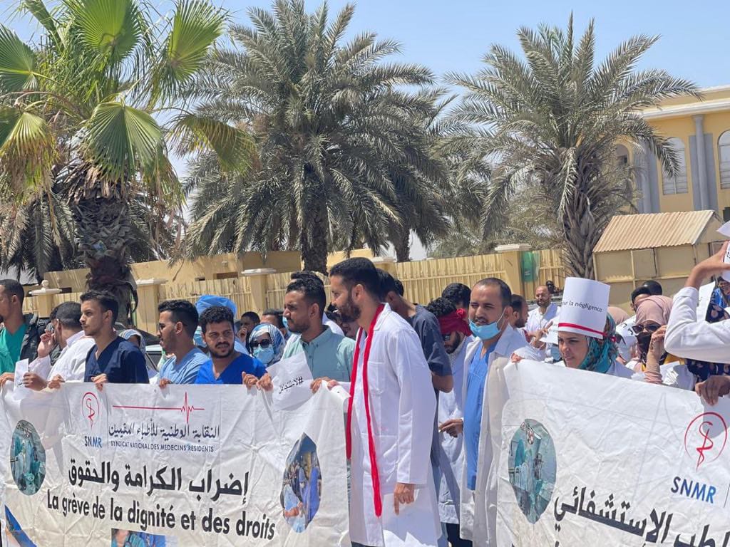 الأطباء المقيمون: الشرطة بالغت في استخدام القوة ضدنا