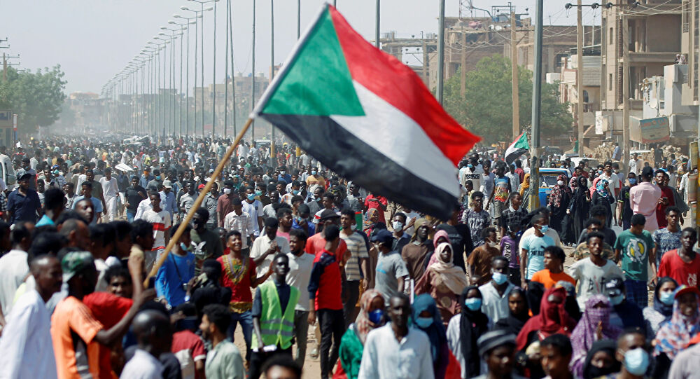 السودان: الاتحاد الافريقي يعلق عضوية البلاد ويدعو للإفراج عن جميع المعتقلين