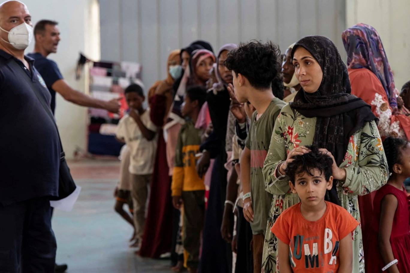 اليونان: السلطات تجمد طلبات اللجوء أمام غزو مهاجرين من شمال إفريقيا