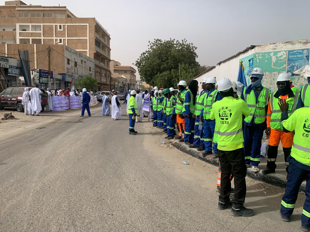 في يومهم العالمي.. عمال موريتانيا ينظمون مسيرات ترفع شعارات حول زيادة الأجور وتنتقد ظروفهم