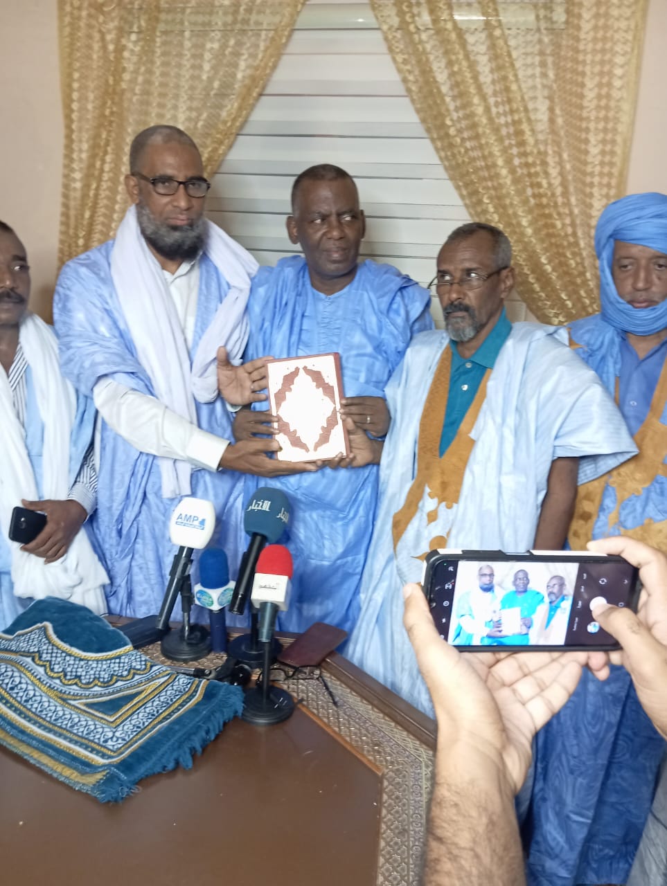 مجموعة بصائر القرآن تمنح النائب البرلماني برام الداه اعبيد جائزة القرآن الكريم