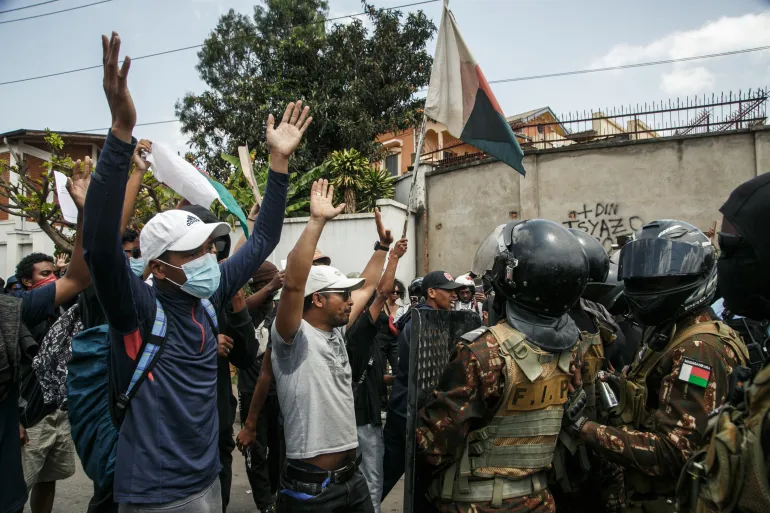 عقب احتجاجات على انقطاع الكهرباء.. إقالة وزير الطاقة بمدغشقر