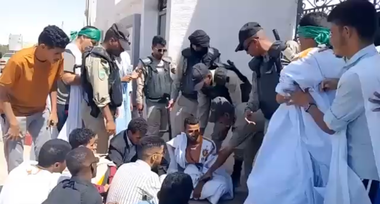 الشرطة تفض بالقوة احتجاجات طلابية أمام وزارة التعليم العالي