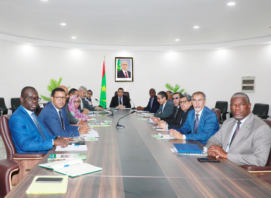 الوزير الأول يطالب بتحسين آليات الوقاية والاستجابة للأزمات الغذائية