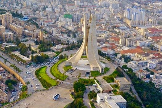 نذر أزمة جديدة ..الجزائر تستدعي  السفير  الفرنسي لديها