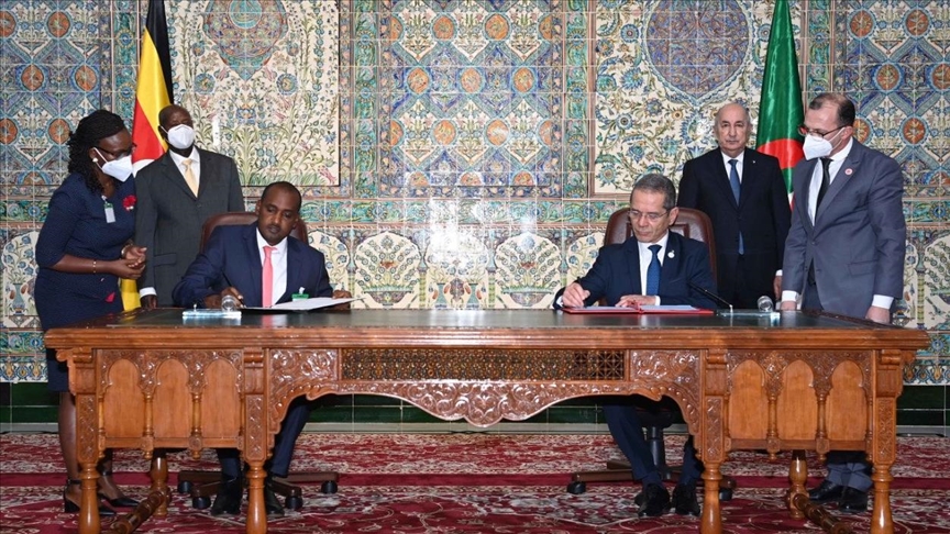 الجزائر: توقيع اتفاقيتي تعاون و5 مذكرات تفاهم مع أوغندا