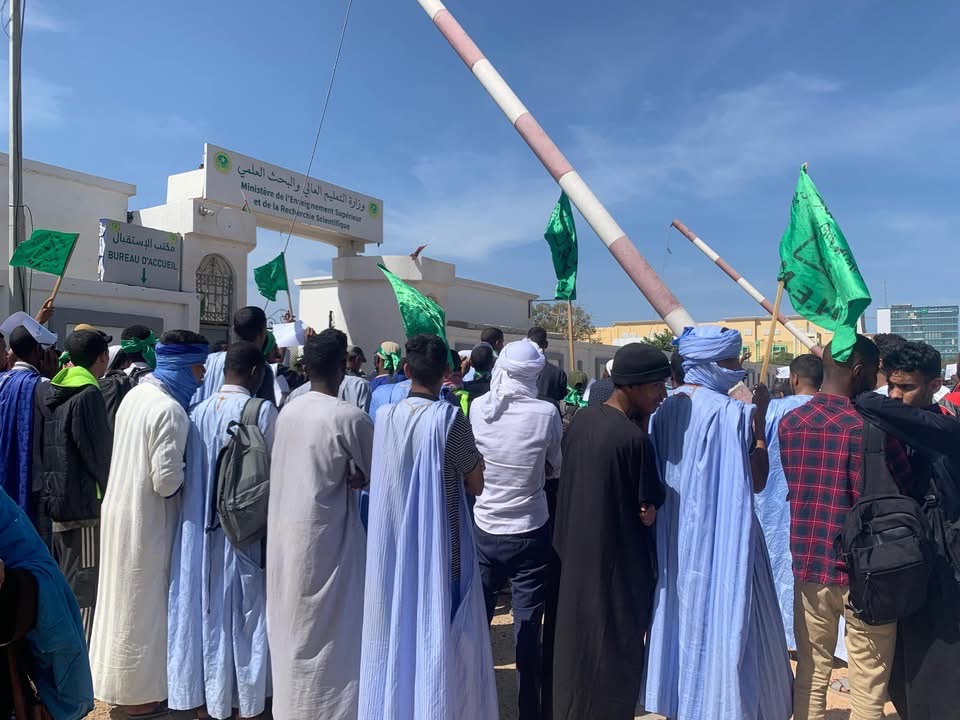 الاتحادالوطني لطلبة موريتانيا ينظم وقفة احتجاجية أمام وزارة التعليم العالي