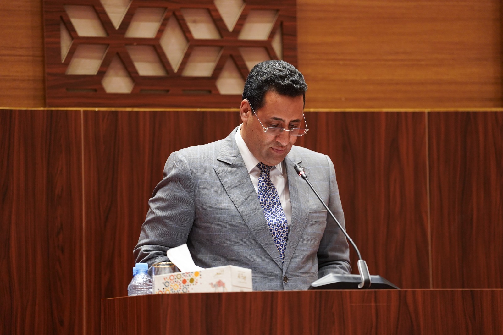 الوزير الأول يعلن مضاعفة النقاط الحدودية لتنظيم الهجرة وترسيخ القانون