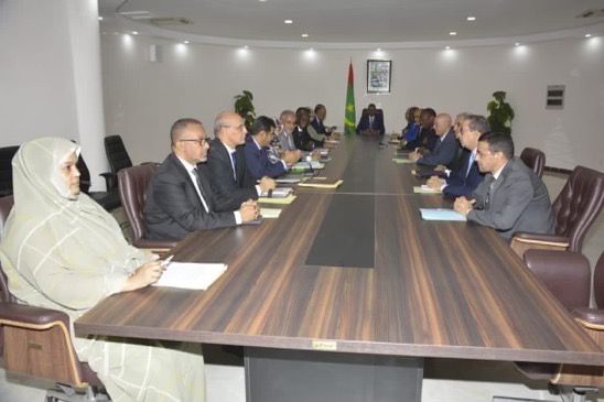 الوزير الأول يطالب بإعداد خطة عمل واضحة  لمحاربة الفساد
