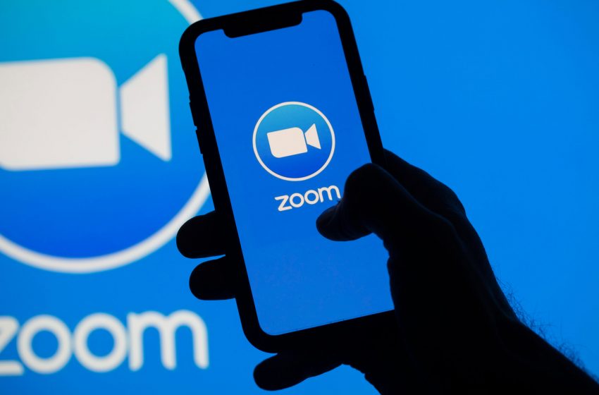 زووم تتيح لكافة المستخدمين ميزة تحويل الكلام إلى نصوص