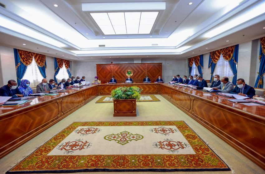  عقب اجتماعات وزارية لمتابعة التعهدات مجلس الوزراء يجتمع بالقصر الرئاسي