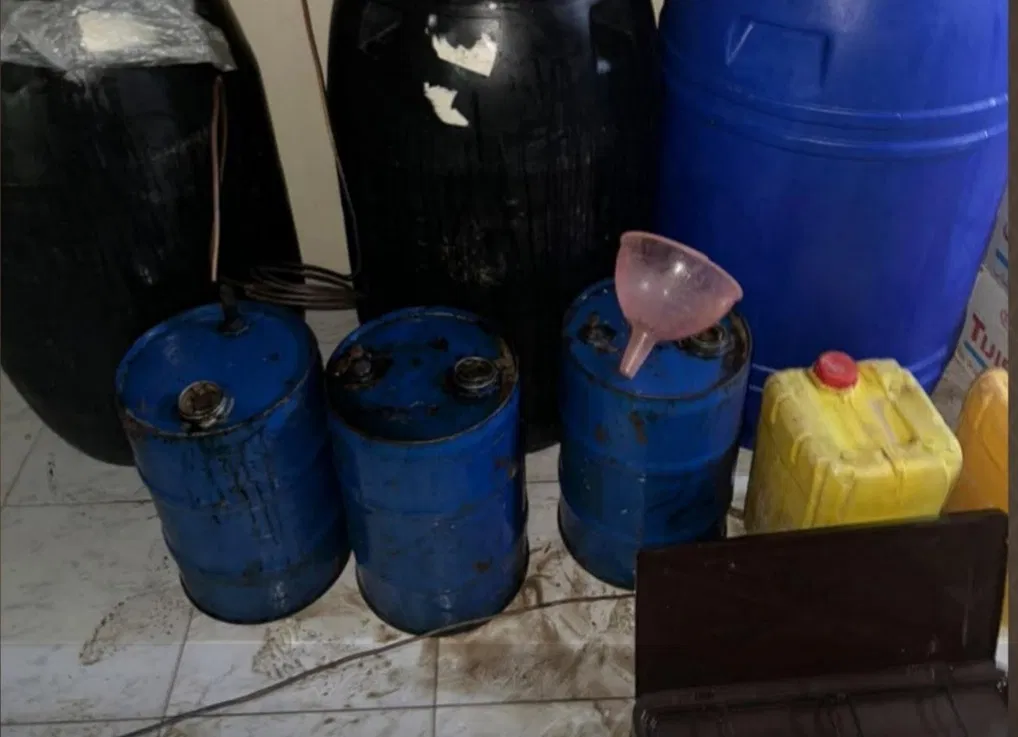 مخمور يقود الشرطة لاكتشاف مصنع سري للخمور في تفرغ زينة 