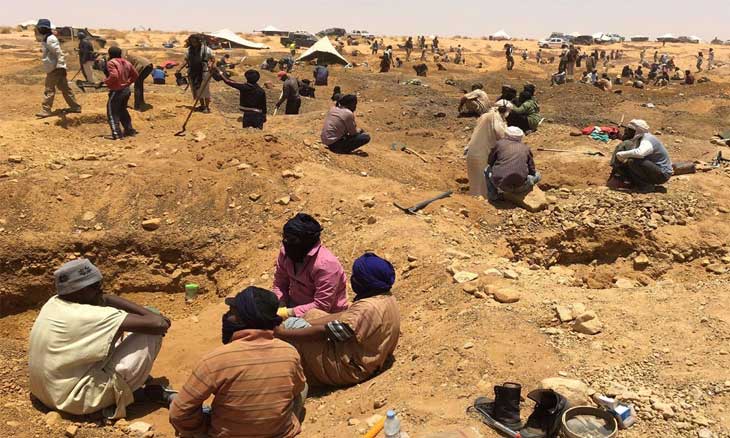 عمليات بحث عن أربعة منقبين عالقين داخل مقلع للذهب في تيرس الزمور