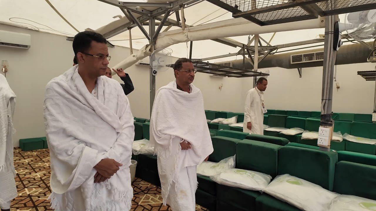 وزير الشؤون الإسلامية يتفقد مخيم الحجاج الموريتانيين بمنى قبل يوم التروية