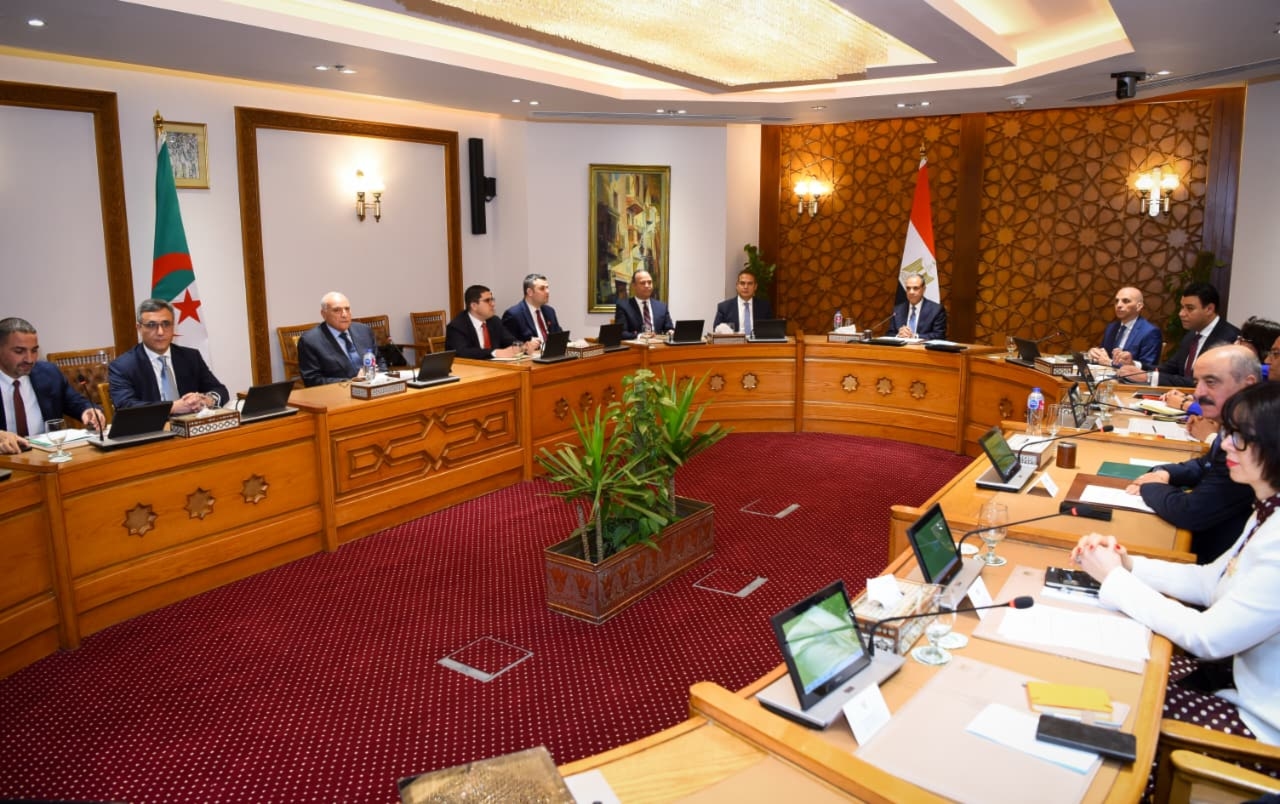 ثلاث دول عربية تؤكد الالتزام بمواصلة التنسيق في سبيل الحفاظ على وحدة ليبيا وسيادتها