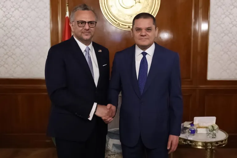 مستشار ترامب للشؤون العربية يجري اتصالات مع مسؤولين ليبيين