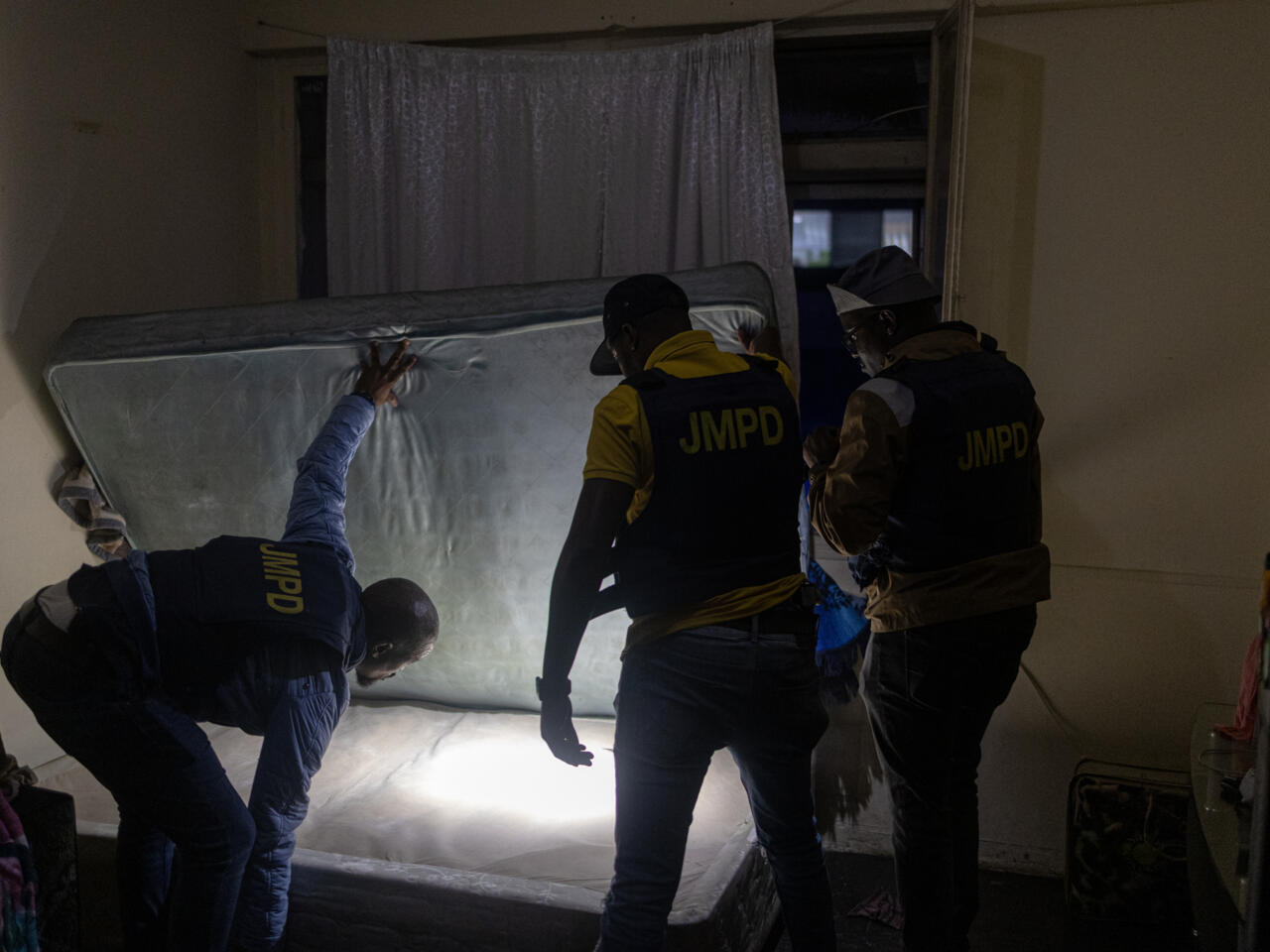 جنوب إفريقيا: مقتل 12 شخصا في هجوم نفذه مسلحون في حي فقير قرب جوهانسبرغ