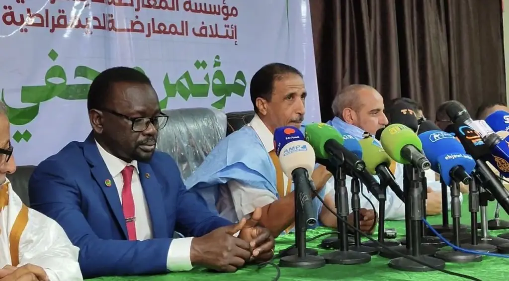 المعارضة: تحذر من احتمال توقف الحوار وتصف موقف الرئيس بالصادم