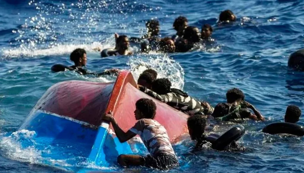 خفر السواحل الإيطالي ينتشل 10 جثث إثر انقلاب قارب يقل مهاجرين قادما من ليبيا
