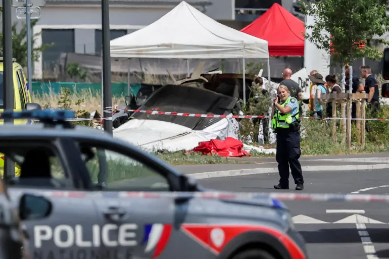 مقتل 11 شخصا في تحطم طائرة تدريب شمال شرقي فرنسا