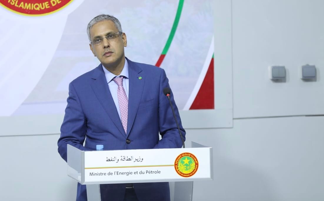 وزير الطاقة يتوقع انتهاء أزمة البنزين الخميس وعودة التموين إلى طبيعته
