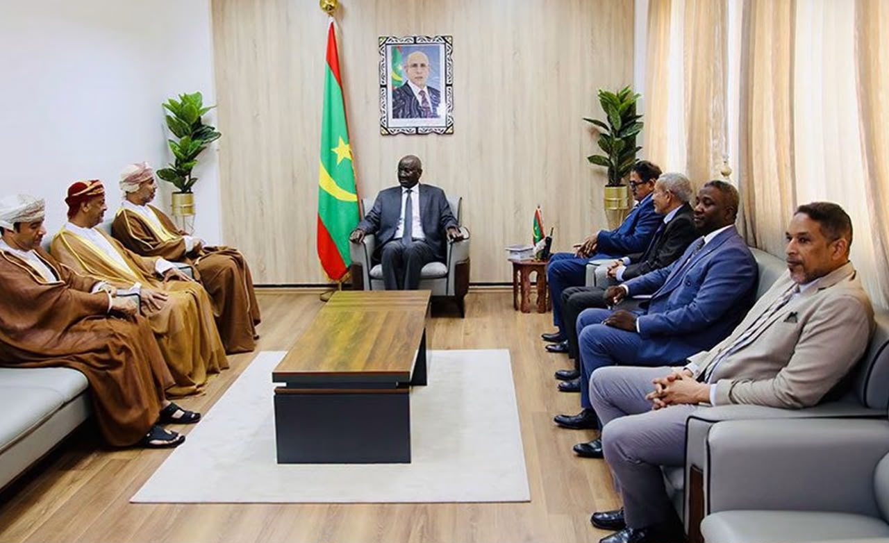 ولد مرزوك يبحث مع وفد عُماني تعزيز التعاون الثنائي