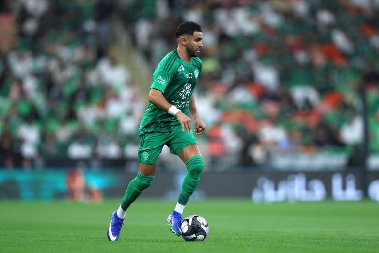 الأهلي السعودي يعلن رحيل رياض محرز بعد ثلاثة مواسم حافلة بالإنجازات