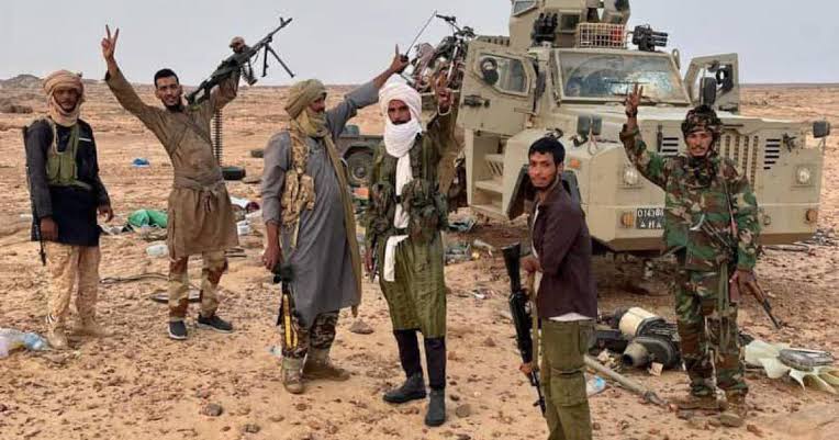 بعد تأكيد الجيش المالي صد الهجمات.. جبهة تحرير أزواد تعلن السيطرة على مواقع رئيسية في أنفيف