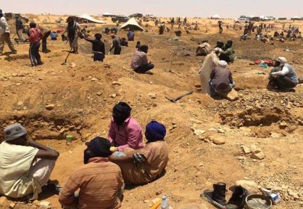 إنقاذ 6 منقبين بعد تعطل سيارتهم في صحراء تيرس